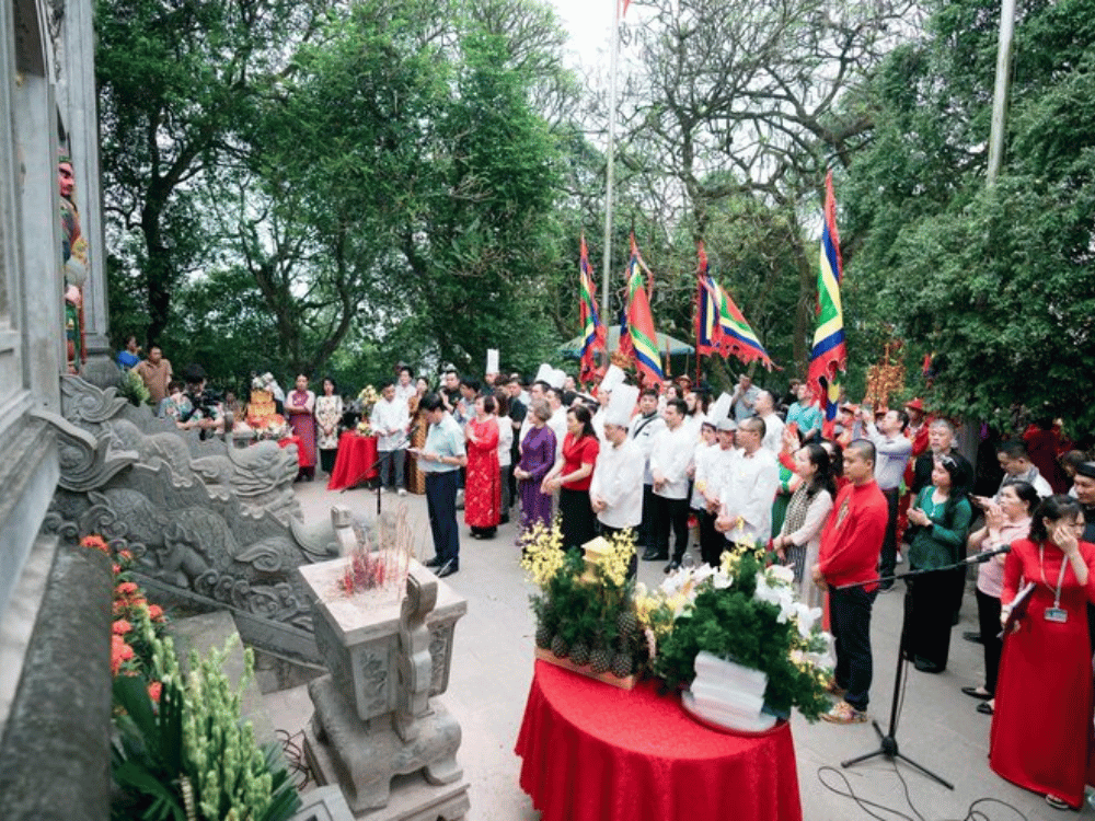VCF đã tham gia nghi lễ thắp hương dâng lễ vật lên Vua Hùng